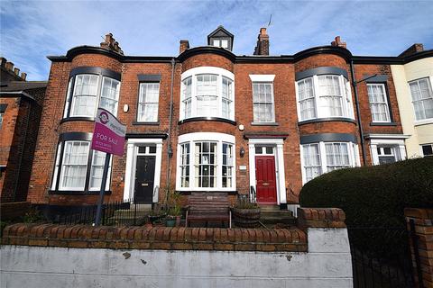 3 bed property, in Falsgrave Road, £215,000