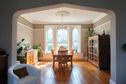 5 bed property, in Udimore Road, £1,250,000