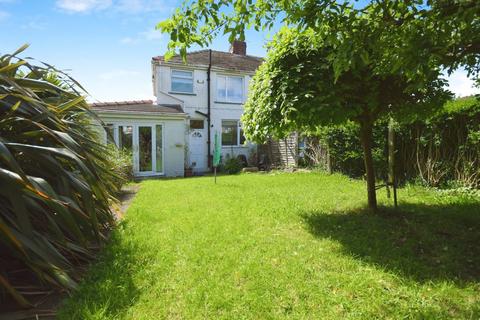 2 bed property, in Abbey View Road, £260,000