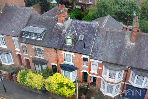 3 bed property, in Tichborne Street, £260,000