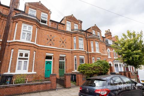 3 bed property, in Tichborne Street, £260,000