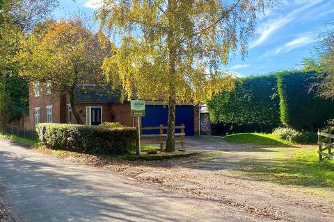3 bed property, in The Cottage, £775,000