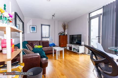 2 bed property, in Apartment, £162,500