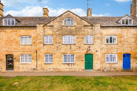 4 bed property, in Lower High Street, £695,000