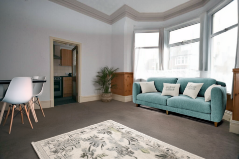 1 bed property, in St. Andrews Road South, £90,000