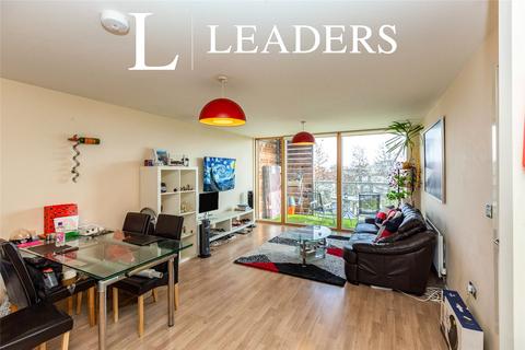 2 bed property, in Merrivale Mews, £200,000