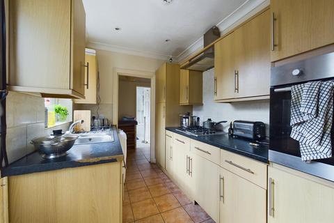 3 bed property, in Oxford Street, £130,000