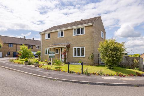 4 bed property, in Mullins Way, £425,000