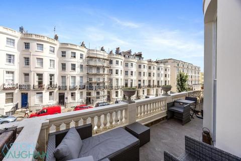 5 bed property, in Lansdowne Place, £2,000,000