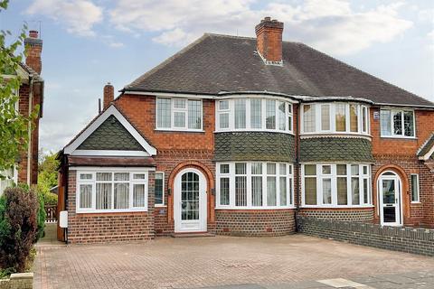3 bed property, in Beeches Drive, £395,000