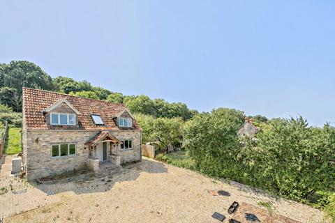 4 bed property, in Hayes Road, £699,000