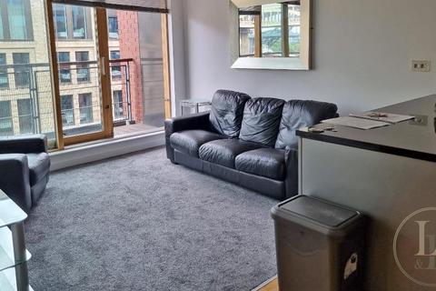 2 bed property, in Newcastle NE1, £200,000