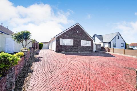 3 bed property, in Farm Road, £450,000