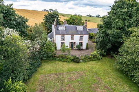 6 bed property, in Legerwood, £699,999