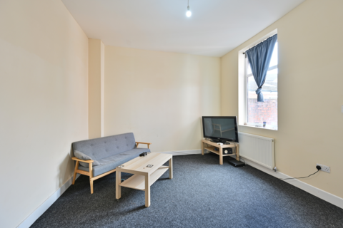 6 bed property, in Preston PR1, £330,000