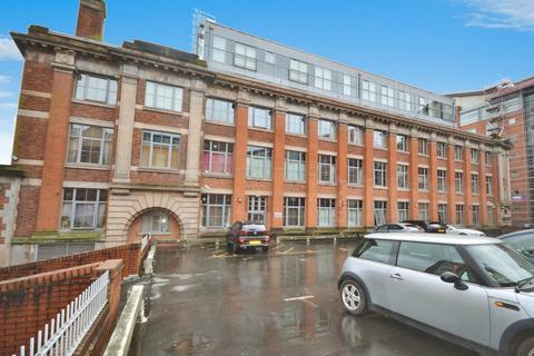 2 bed property, in Junior Street, £155,000