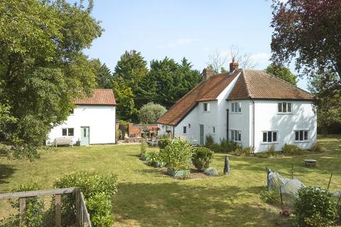 5 bed property, in Kennett, £850,000