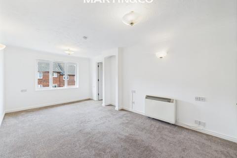 2 bed property, in Acorn Drive, £195,000