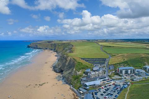 2 bed property, in Waves, £350,000