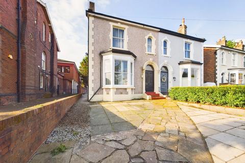 6 bed property, in Derby Street, £370,000