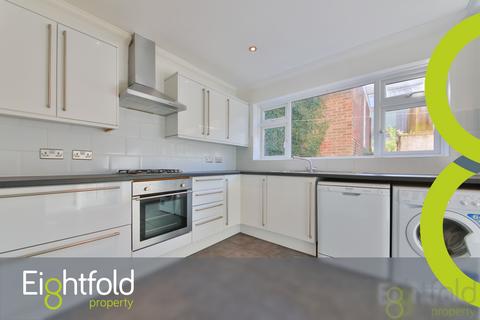 5 bed property, in Fitch Drive, £400,000