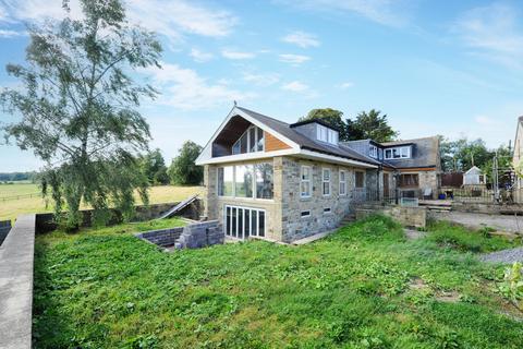 4 bed property, in Dyke Neuk, £450,000