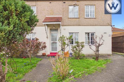 2 bed property, in Willow Tree Lane, £315,000