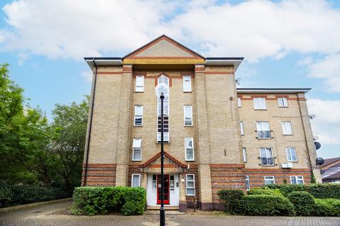 2 bed property, in Hallywell Crescent, £235,000