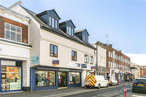 1 bed property, in Guildford Street, £165,000