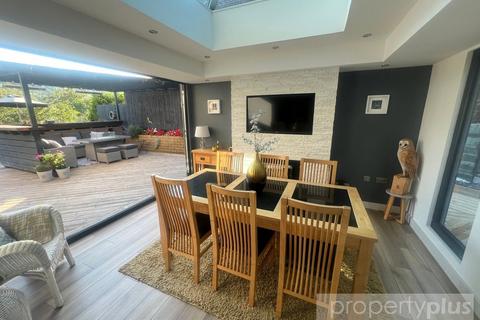 5 bed property, in Tyntyla Park, £579,999
