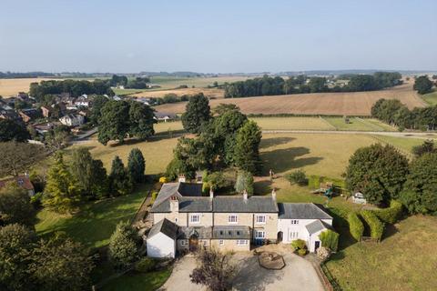 6 bed property, in High Street, £1,100,000