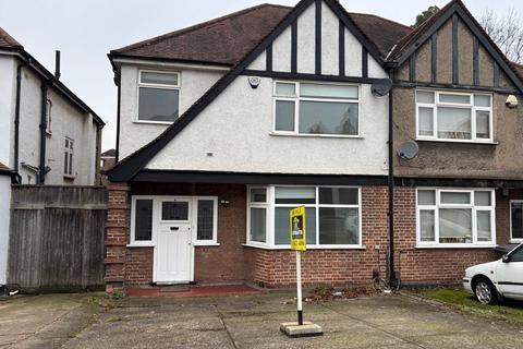 3 bed property, in St Margarets Road, £699,950