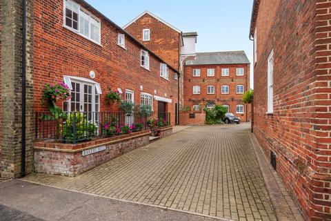 2 bed property, in Bakers Mill, £299,500