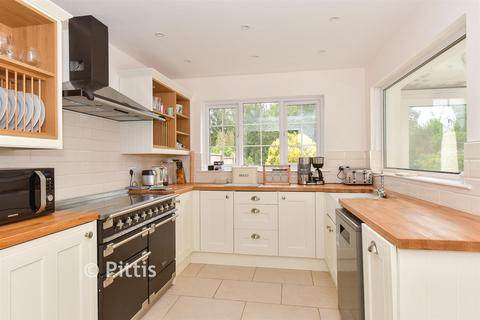 3 bed property, in Newnham Road, £350,000