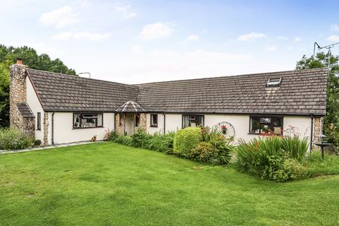 5 bed property, in Frampton Cottage, £675,000