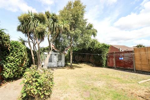 5 bed property, in Columbia Road, £330,000
