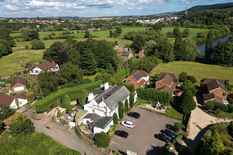11 bed property, in Wilton, £850,000