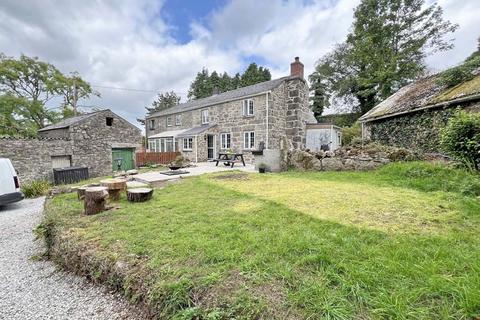 6 bed property, in Croft Farm Park, £550,000