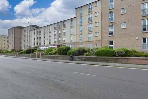2 bed property, in Flat 5, £225,000