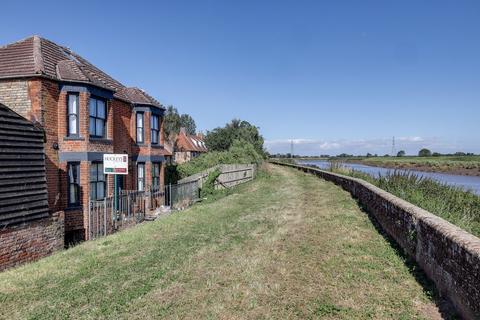 3 bed property, in Lynn Road, £375,000