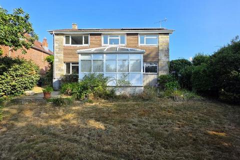 3 bed property, in Fairhaven Close, £425,000