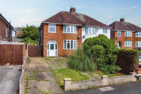 3 bed property, in Banbury Avenue, £260,000