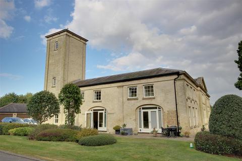 3 bed property, in The Stables, £325,000