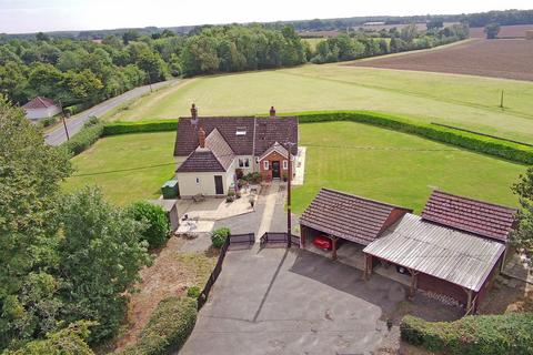 5 bed property, in Braintree CM7, £700,000