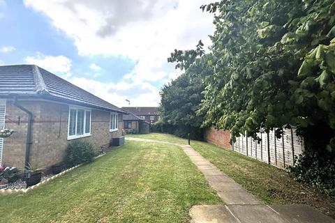 2 bed property, in Bradman Way, £315,000