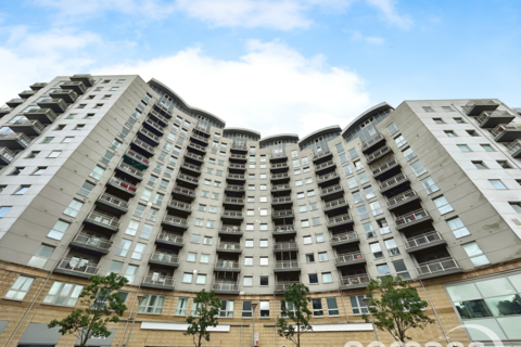 2 bed property, in Alencon Link, £130,000