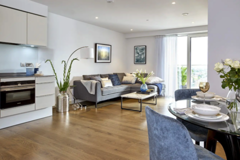 2 bed property, in Old Hall Street, £240,000