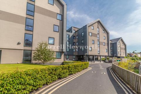 1 bed property, in Canterbury Halls, £65,000
