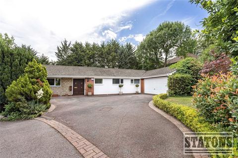 3 bed property, in Oakleigh Park South, £1,550,000