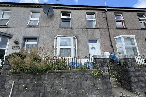 3 bed property, in Francis Terrace, £125,000